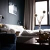 Si sospechas que hay cámaras de vigilancia en tu Airbnb, este es el truco para detectarlas como un experto