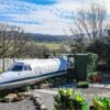 Un británico se gastó 100.000 euros en transformar un viejo avión en un alojamiento de Airbnb: no puede estar más contento del resultado