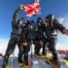 Cuatro exsoldados británicos logran lo imposible al salir el 16 de mayo de Londres y el coronar el Everest el 21 de mayo: gas xenón y un plan perfecto
