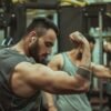 Si quieres un brazo grande no caigas en el síndrome del espejo: estos ejercicios deben ser tus prioridades