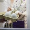 Aunque todos lo hacemos, nunca hay que guardar los huevos en la puerta de la nevera: esta es la solución de Temu para almacenarlos de forma segura y funcional