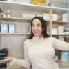 Leticia Pérez, experta en orden y limpieza: ‘Pon un rollo de papel higiénico dentro de la nevera y estará más limpia y sin malos olores’