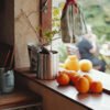 En Ikea hemos descubierto el frutero con tapa perfecto: es de diseño, baratísimo y también te servirá para guardar los cargadores del móvil