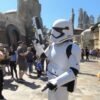 La IA ya organiza las colas en Disney y Legoland. No es magia: es una estrategia para que esperes menos y gastes más
