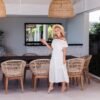Fichamos en Maisons du Monde la alfombra de exterior más bonita que vas a encontrar: te ayudará a ocultar los suelos feos y viejos de la terraza