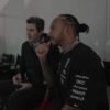 ‘F1’ ha querido ser lo más realista posible en todos los sentidos menos en uno. La clave está en una petición de Lewis Hamilton