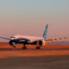El 777X es la gran apuesta de Boeing para volver a la cima: alas plegables, cabina rediseñada y el motor más grande del mundo