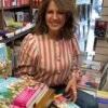 Gloria Santamaría, creadora de contenido: «La mejor forma de pintar las barandillas de terrazas y balcones es utilizar el truco del doble guante»