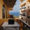 Carrefour rebaja el toldo perfecto para balcones, terrazas y porches: se instala sin taladros y lleva luces led