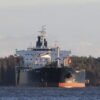 Alguien cortó cinco cables submarinos en el Báltico. Finlandia ya señala como responsable a un barco de la “flota en la sombra”