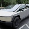 Dejó su Tesla Cybertruck enchufado y se fue de vacaciones. Dos semanas después, el vehículo ya no encendía