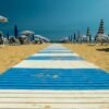 Italia ha encontrado una forma inquietante de acabar con la turistificación de sus playas: privatizarlas