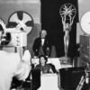 La primera ceremonia de los Emmy se celebró en mitad de una cena y solo dio 6 premios, uno de ellos… al creador de la propia estatuilla