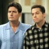Jon Cryer asegura que cobraba un tercio de lo que ganaba Charlie Sheen en ‘Dos hombres y medio’ y le compara con Kim Jong-il. «Se comportaba como un loco»