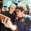 Creíamos que Tim Cook tenía los días contados en Apple. Mark Gurman de Bloomberg acaba de cambiar por completo ese escenario